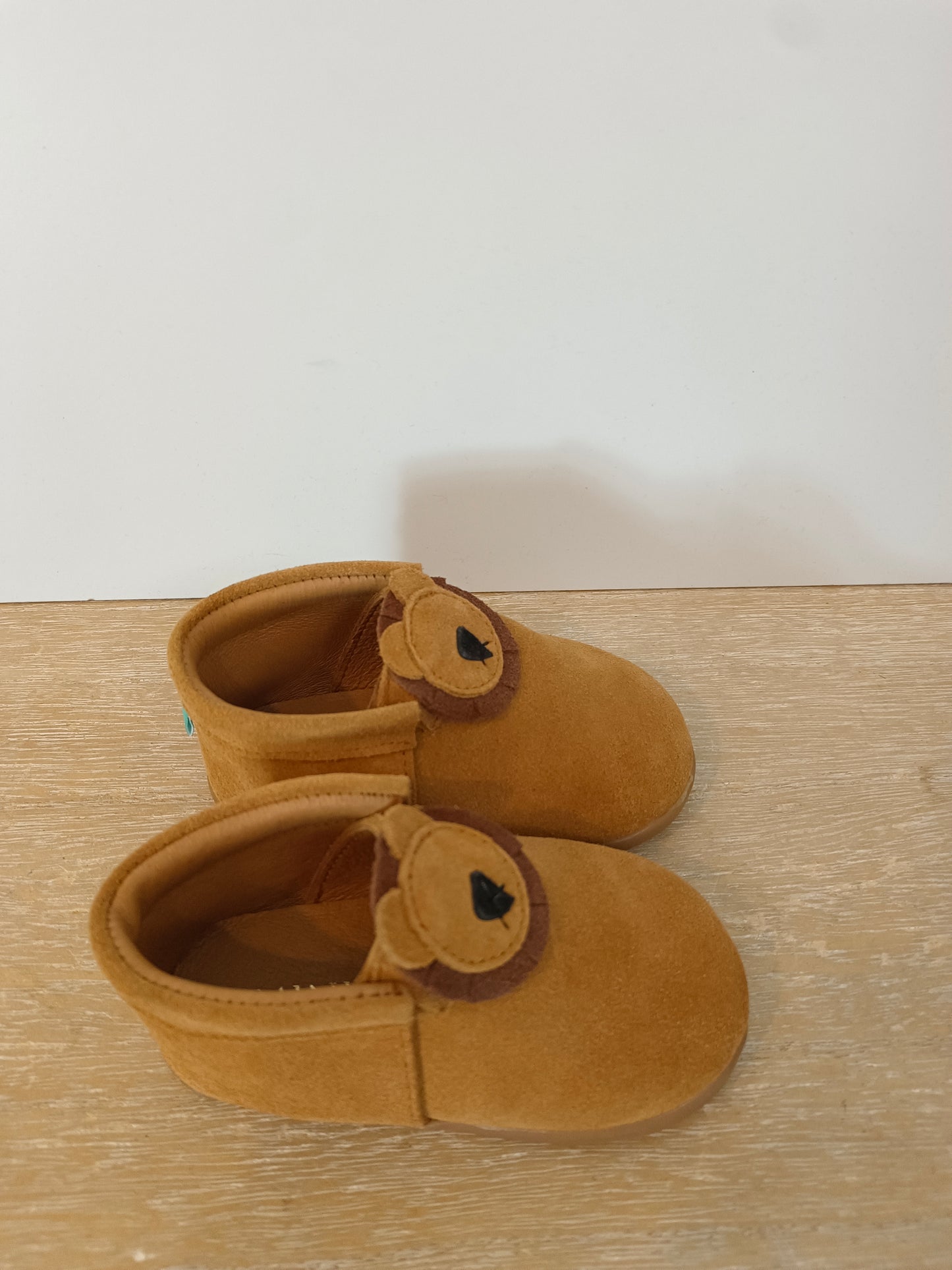 MINI SHUU. Botitas piel camel T.21