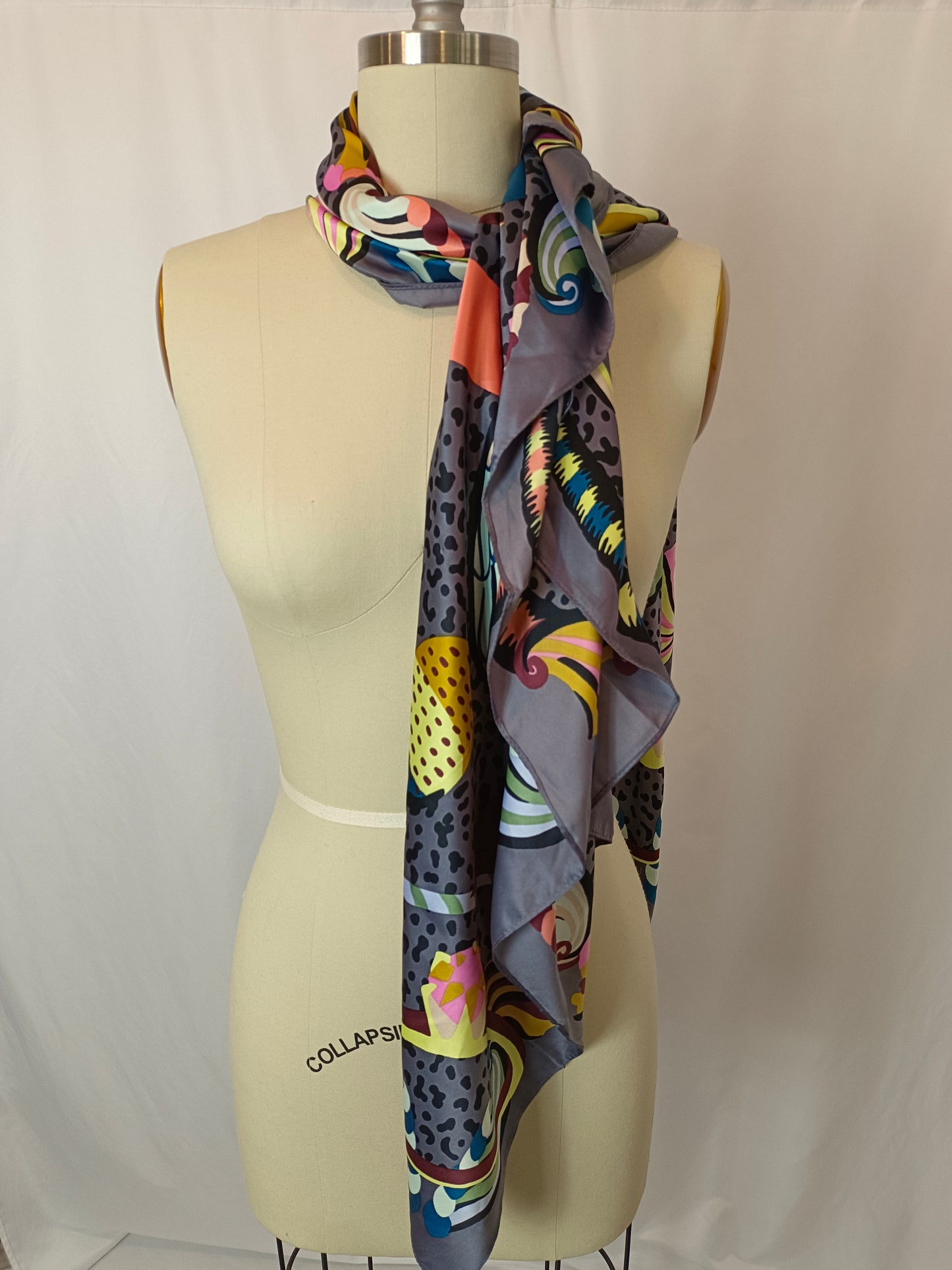 BIMBA Y LOLA. Printed gray scarf