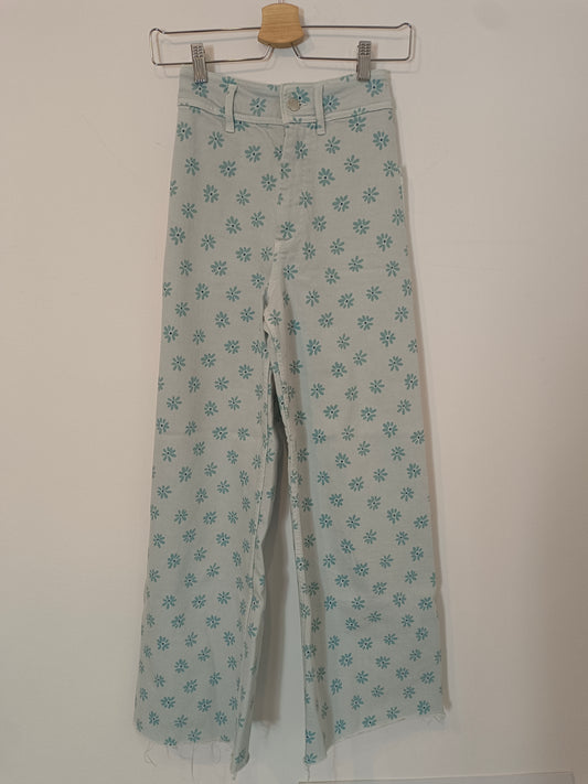 ZARA. Pantalón azul flores T.32