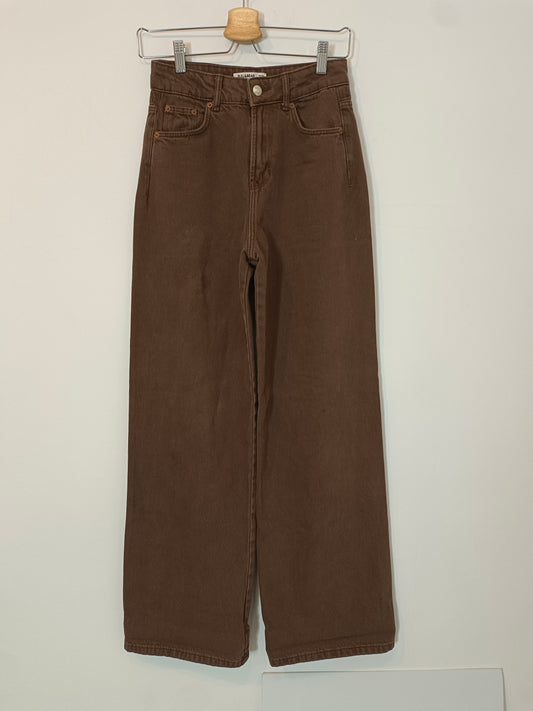 PULL&BEAR. Pantalón ancho marrón T.34