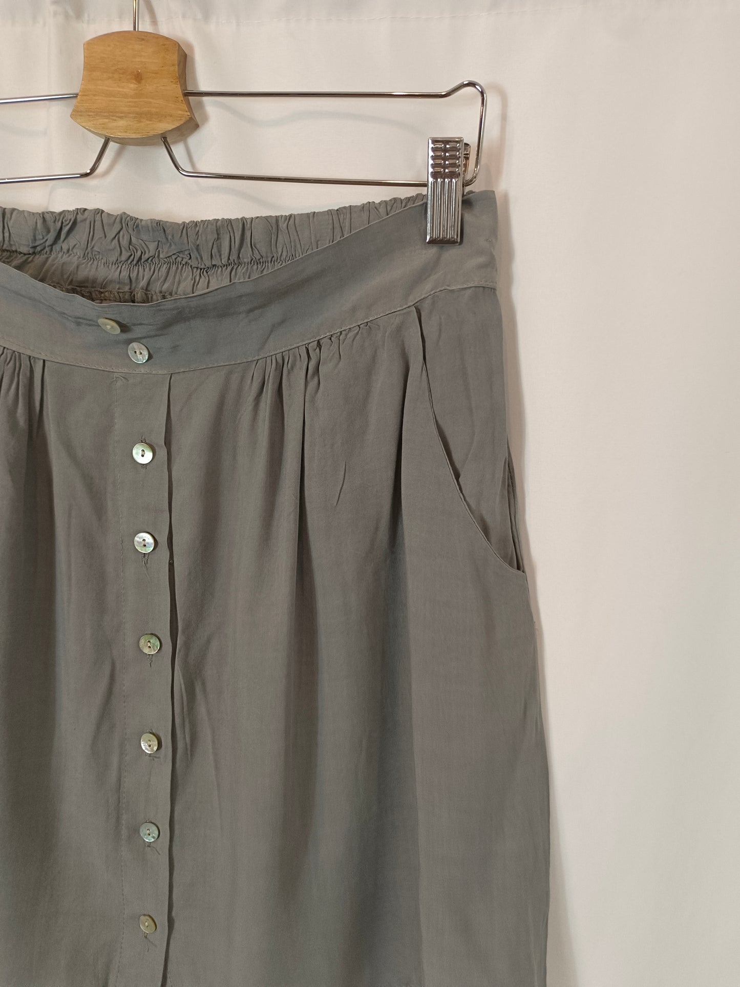 OTHERS. Short green buttoned skirt YOUR(S)