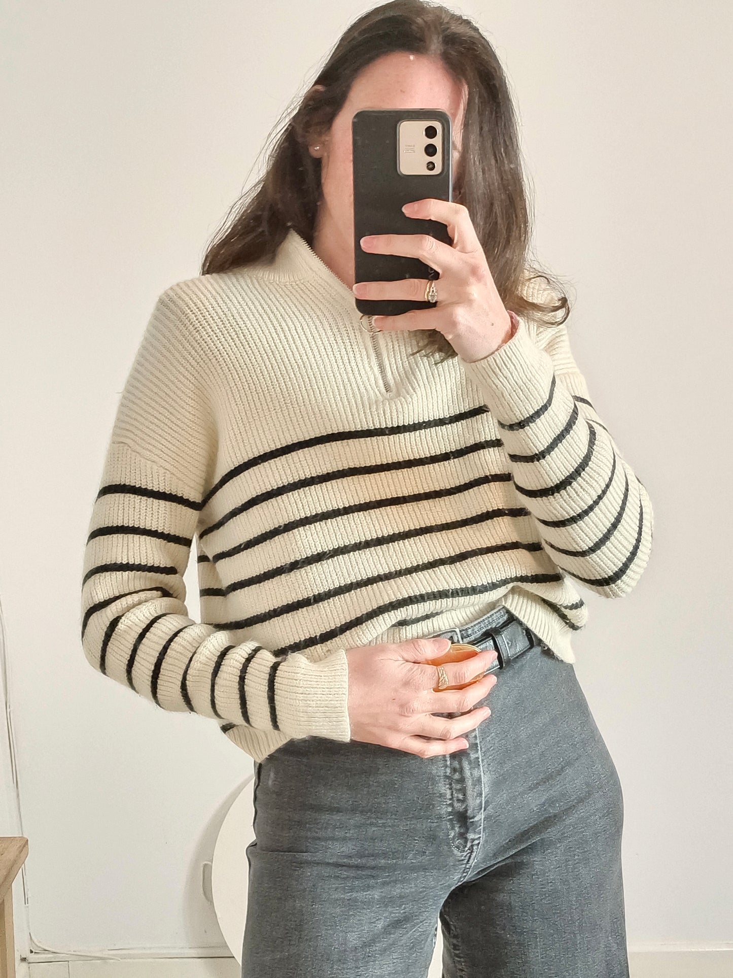 SHEIN. Jersey beige rayas. T M