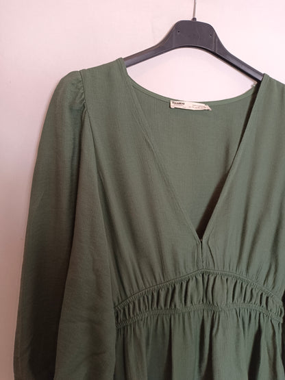 PULL&amp;BEAR. Short green dress Tm