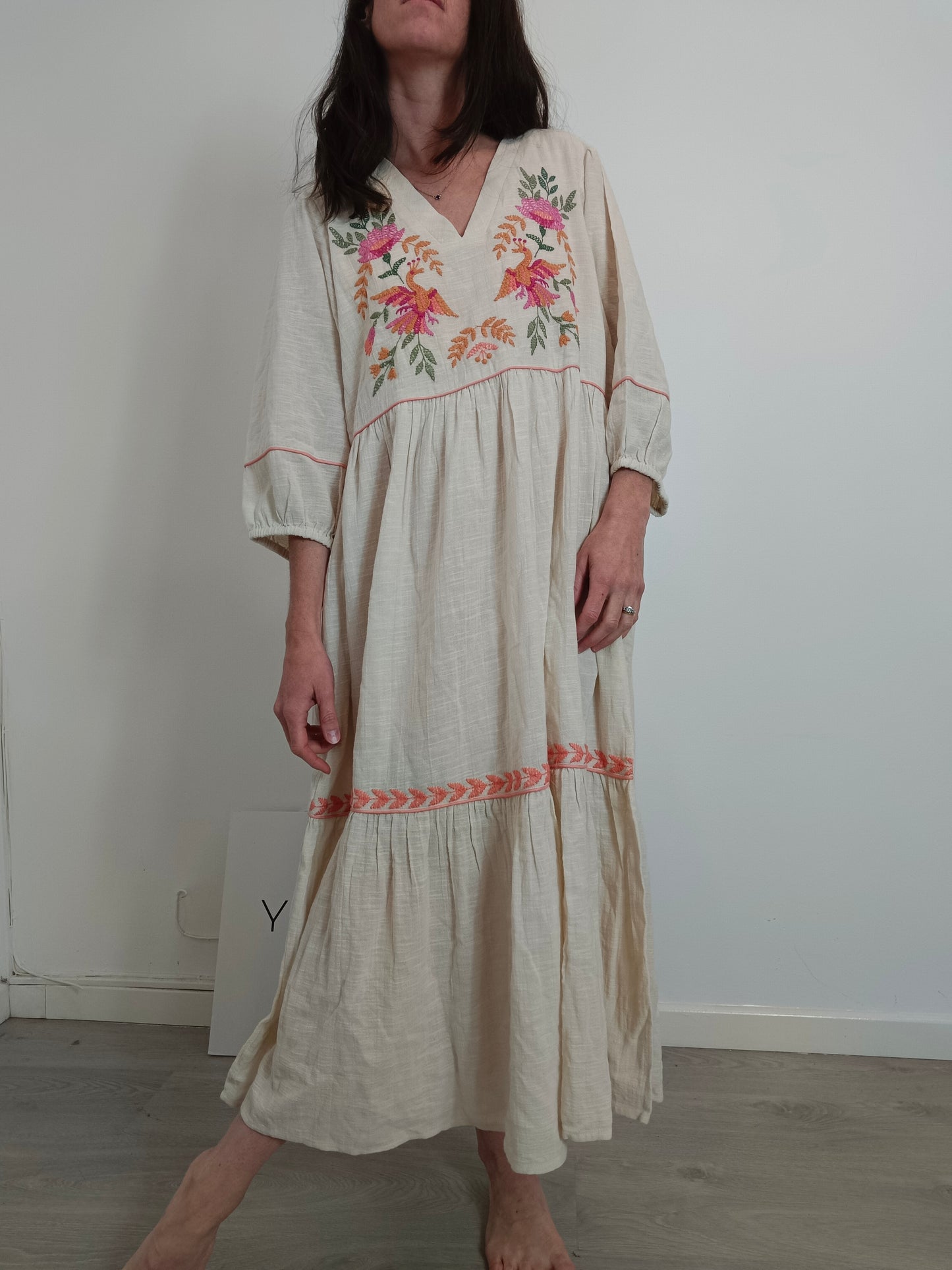 CORTEFIEL. Beige embroidered Ts dress