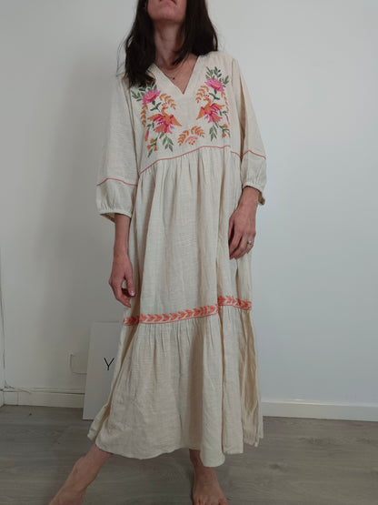 CORTEFIEL. Beige embroidered Ts dress