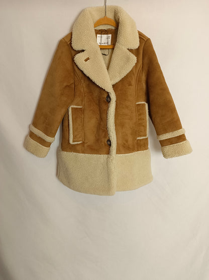 ZARA. Abrigo camel borrego T.7 años