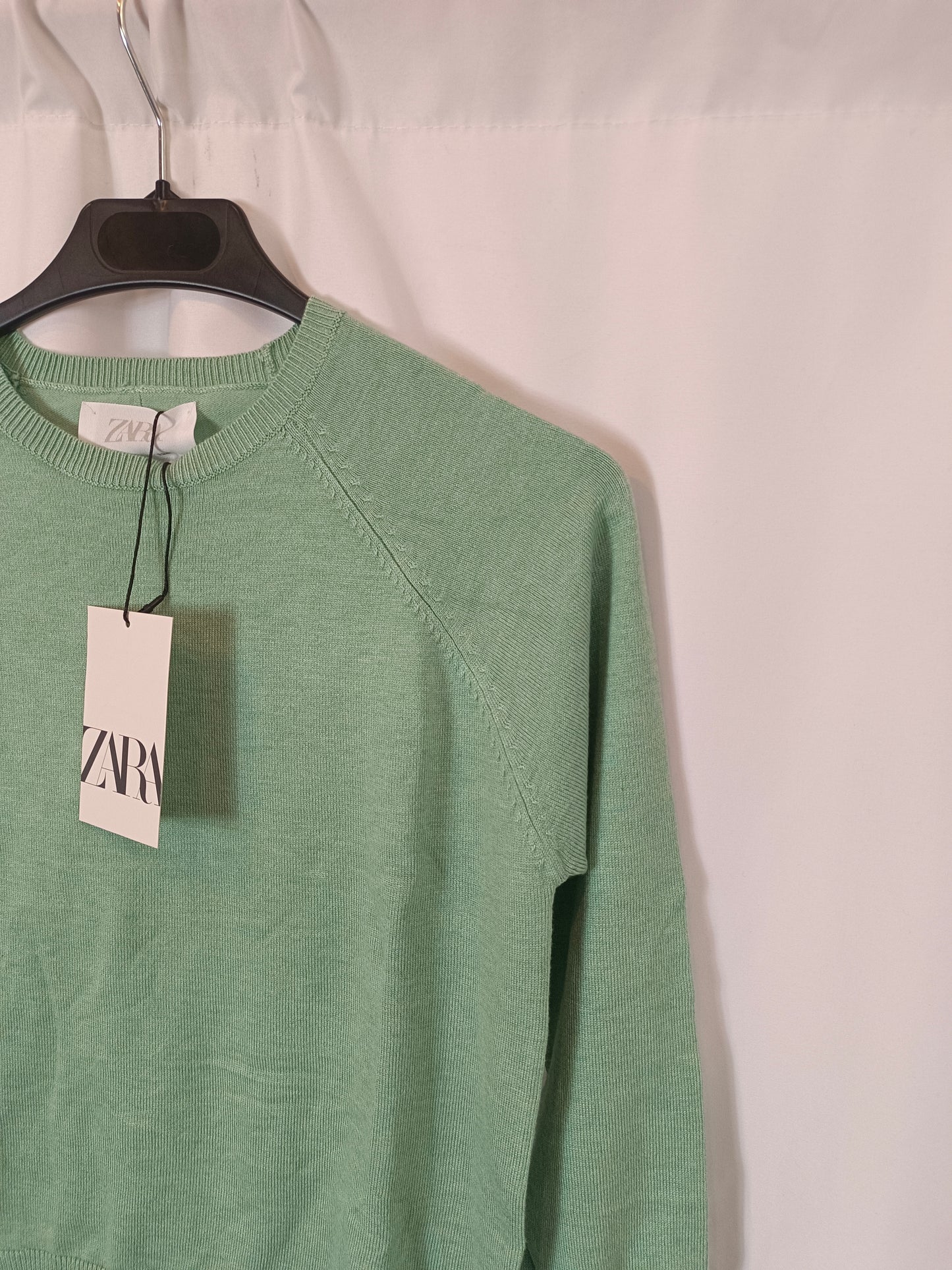 ZARA. Light green sweater, size 8 years