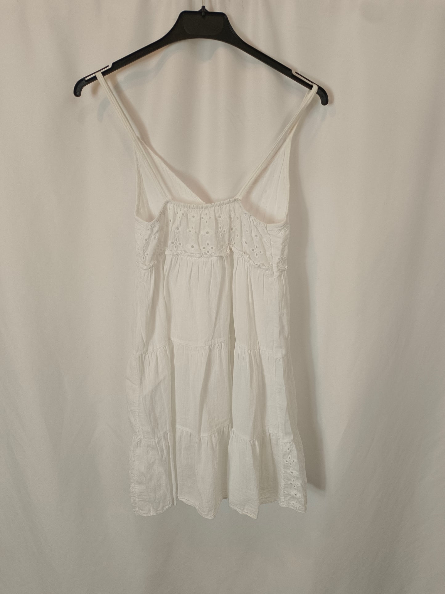 OTHERS. Die-cut white dress, 10 years old