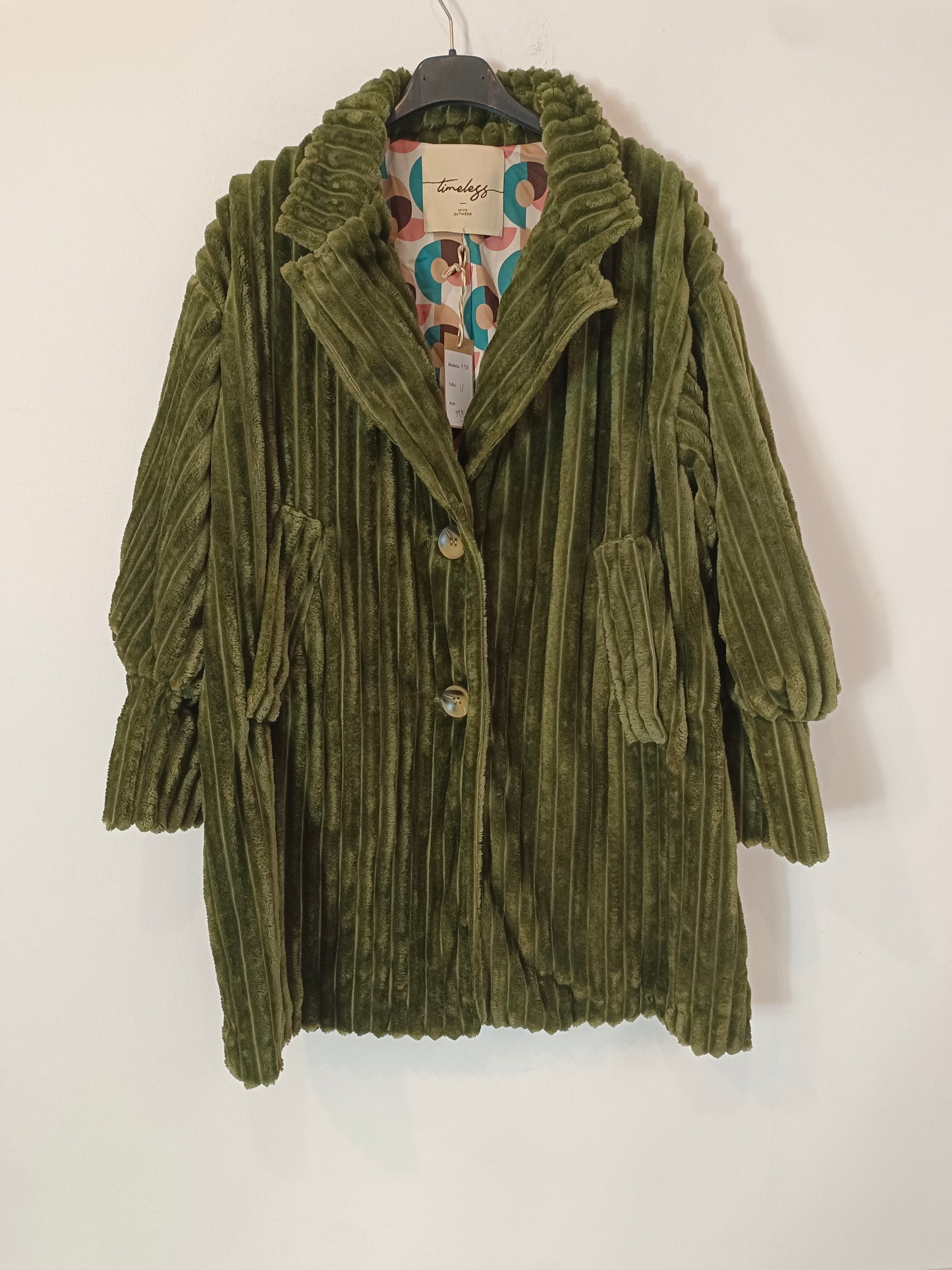 TIMELESS. Abrigo verde de terciopelo  T.u(s/m)