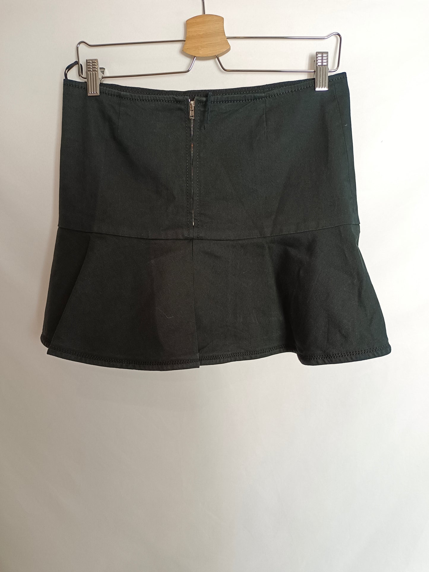 MEW MEW. Black denim ruffle skirt T.40