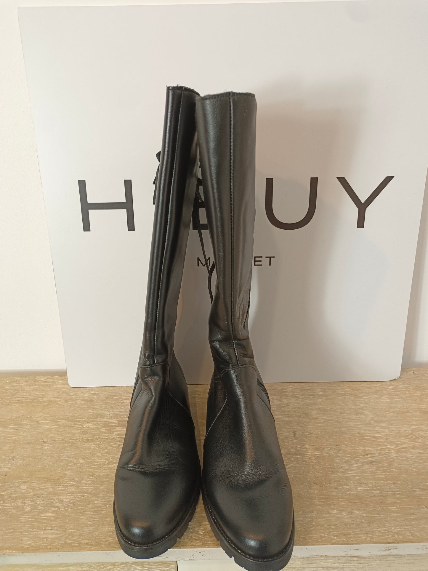 FRESIA. Botas negras cordones T.38