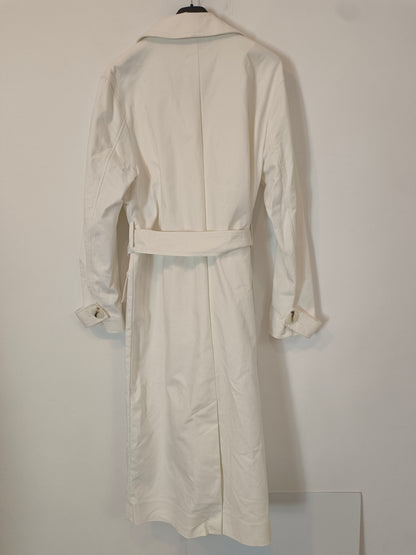 SFERA. Gabardina blanca con cinturón T.s