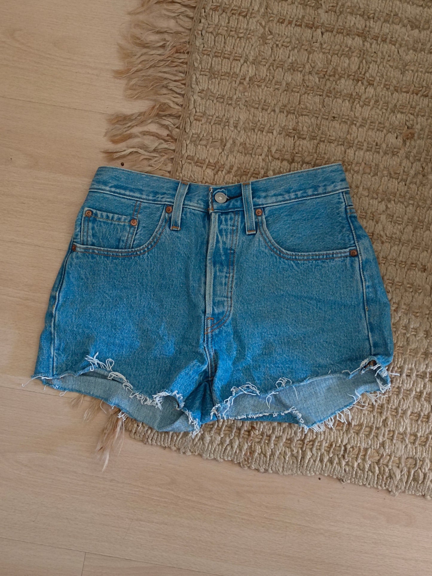 LEVI'S. Fringe denim shorts T.36