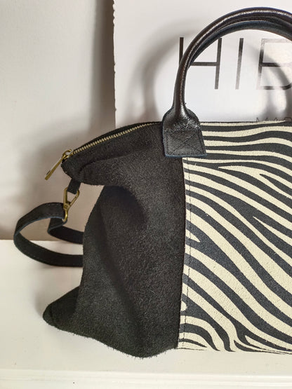 OTRAS. Bolso piel print