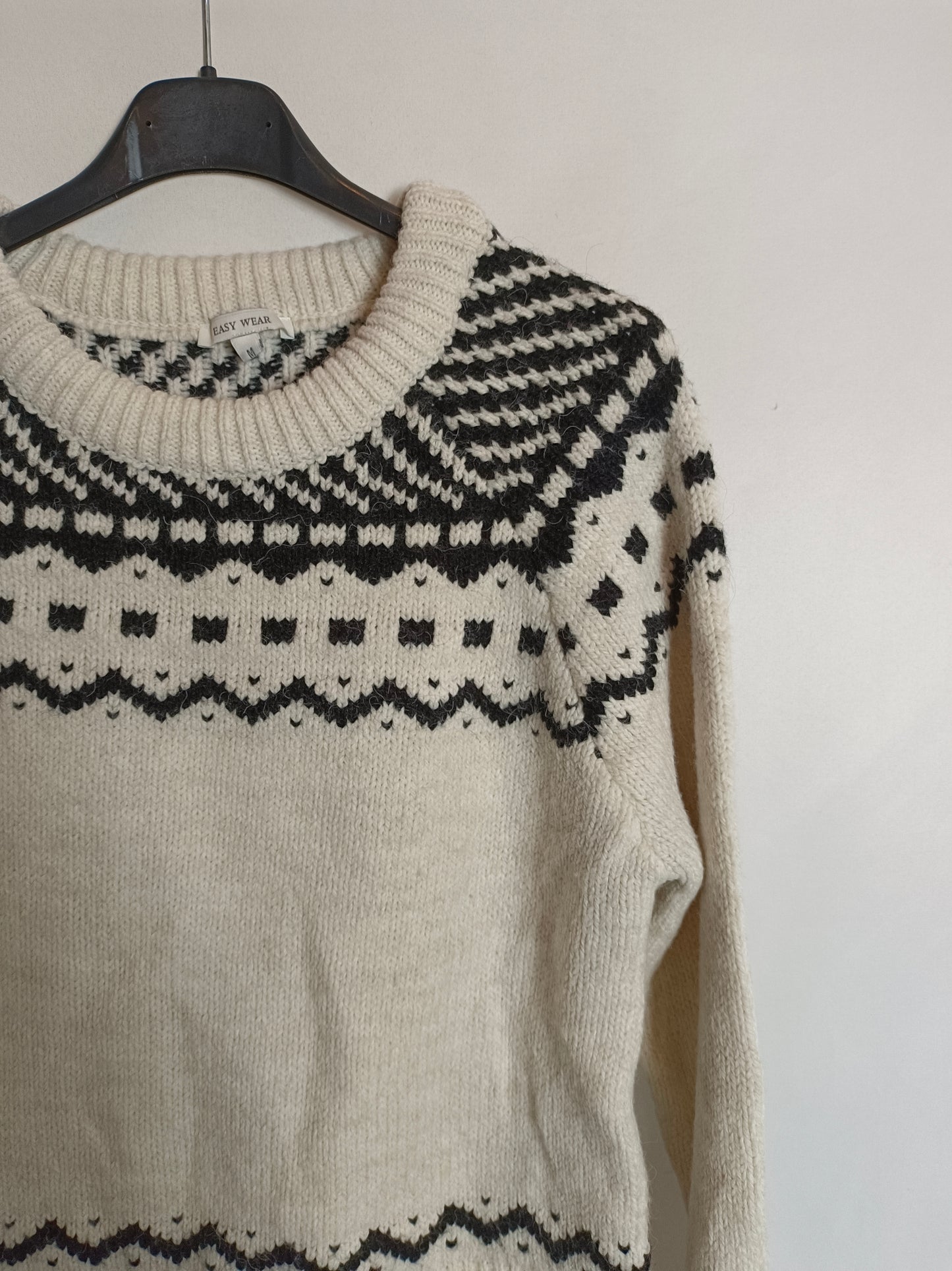 EASY WEAR. Beige sweater with TM pattern