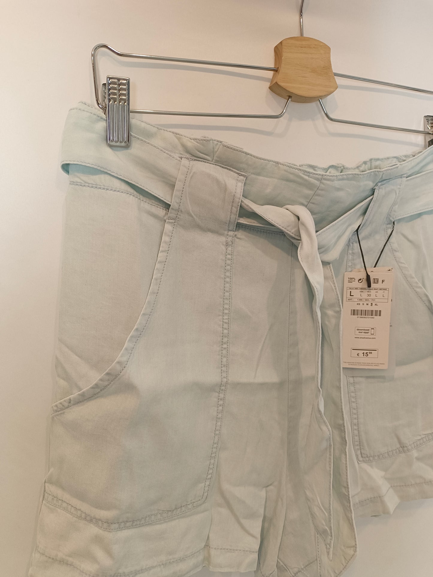 STRADIVARIUS. Pantalón corto denim T.l