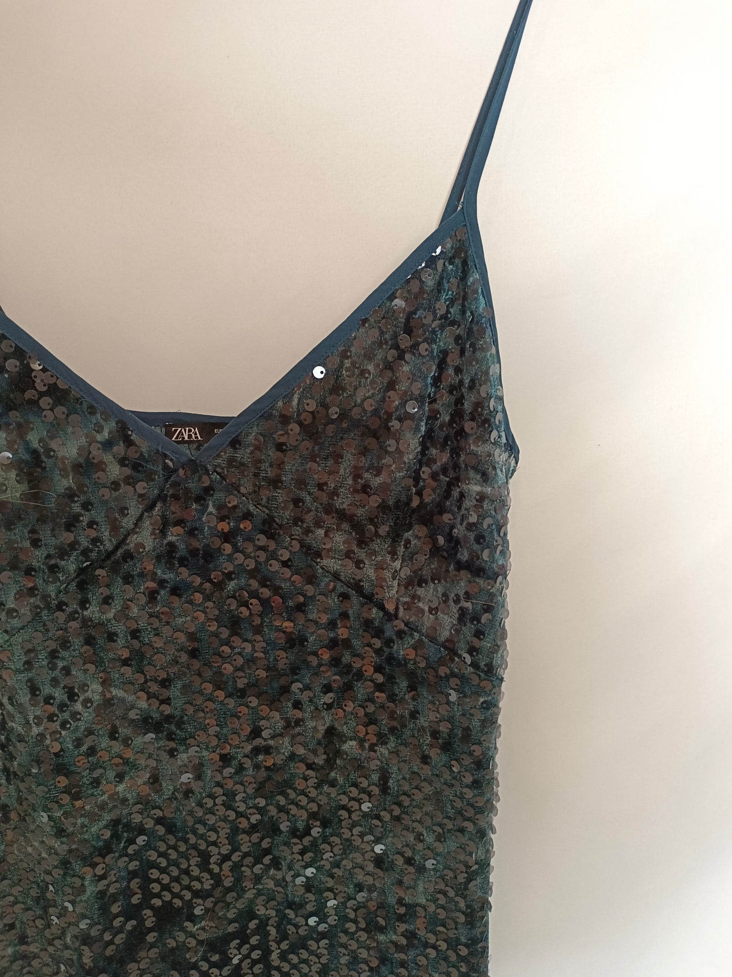 ZARA. Vestido verde lentejuelas T.s