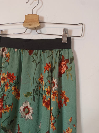 ZARA. Green floral midi skirt T.xs