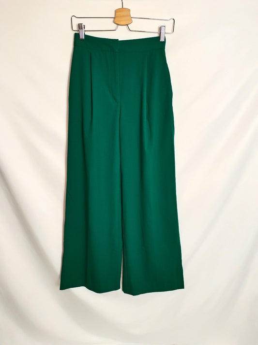 ZARA. Pantalón culotte verde T.xs