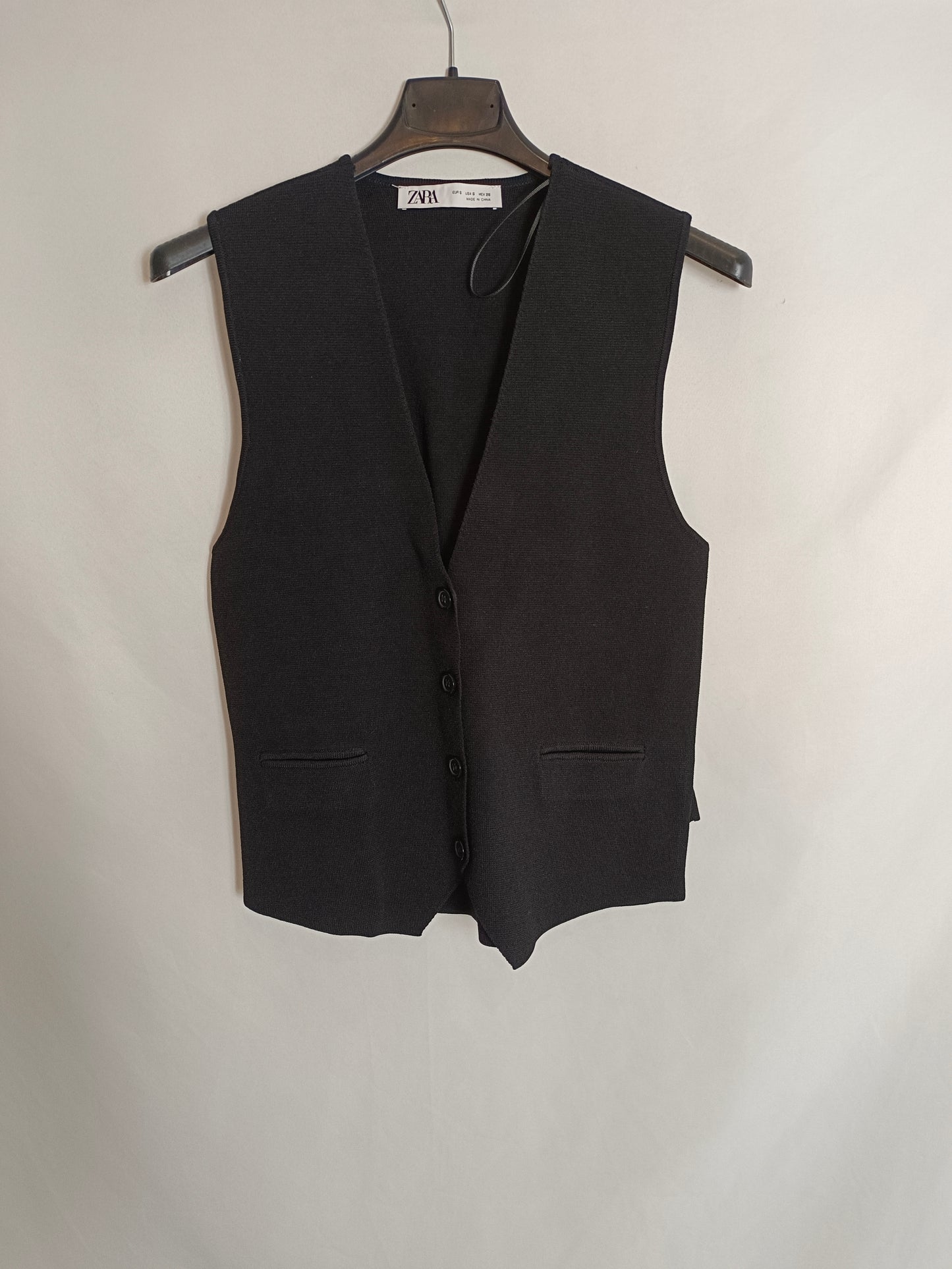 ZARA. Black Ts knit vest