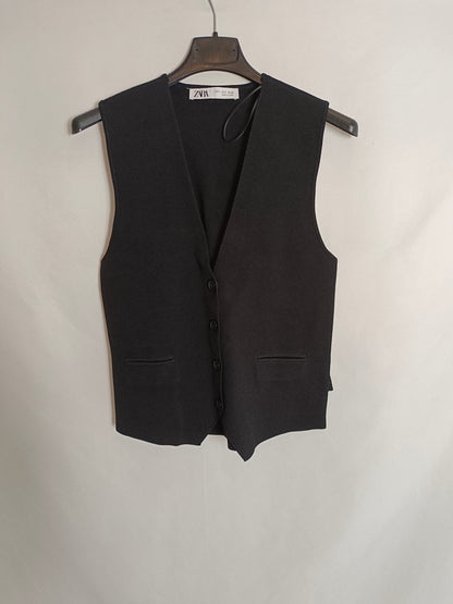 ZARA. Black Ts knit vest