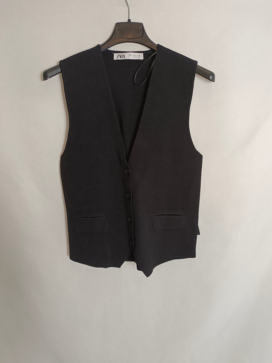 ZARA. Chaleco negro punto T.s