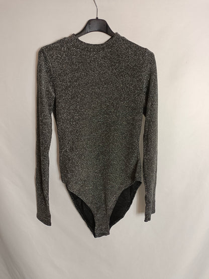 H&M. Body negro y plateado T.m