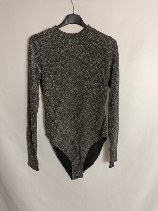H&M. Body negro y plateado T.m