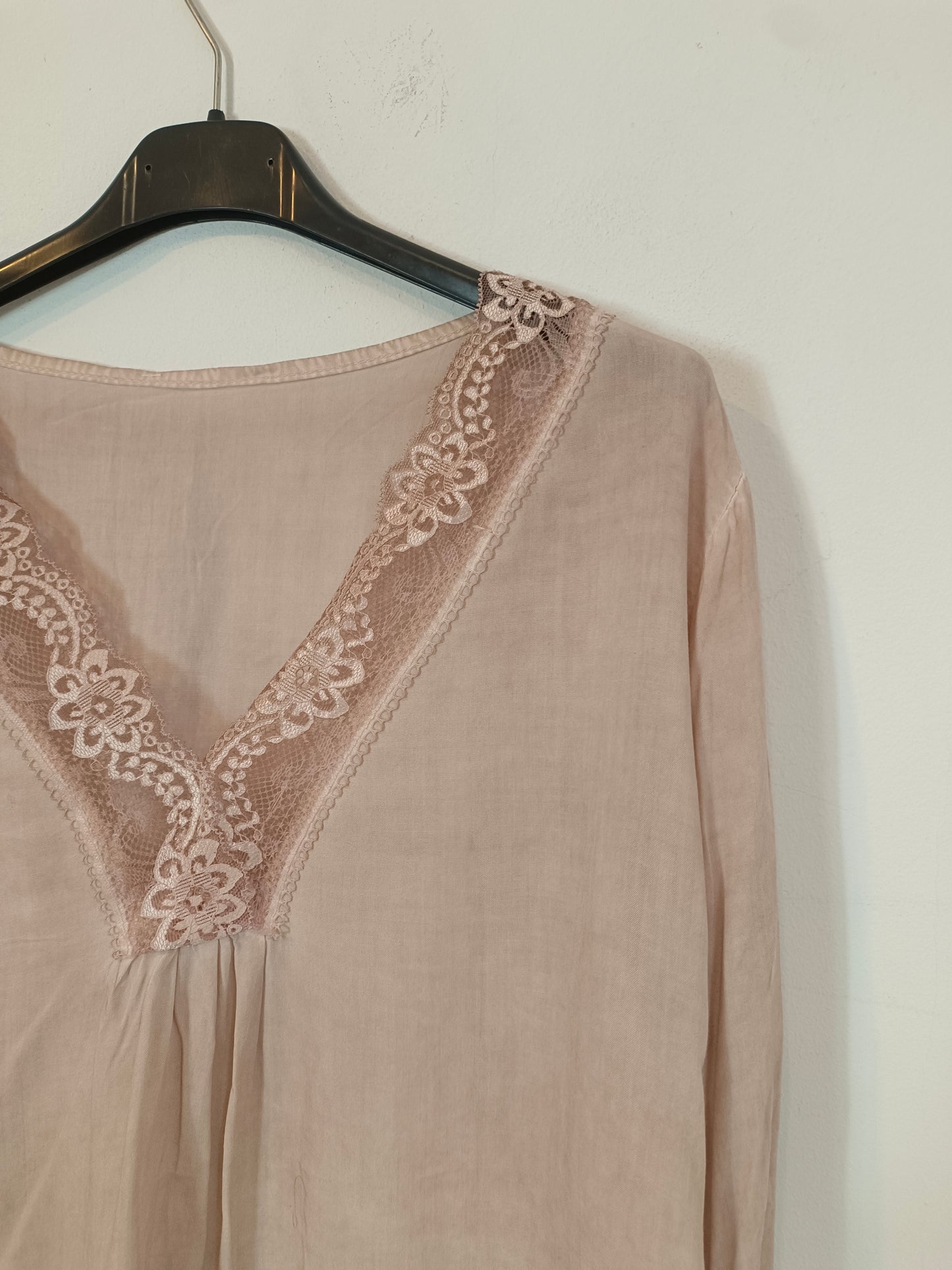 OTRAS. Top rosa empolvado encaje. T M