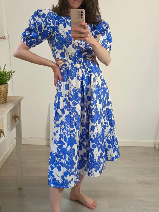 OTHERS. Long white and blue floral dress Tu(M)