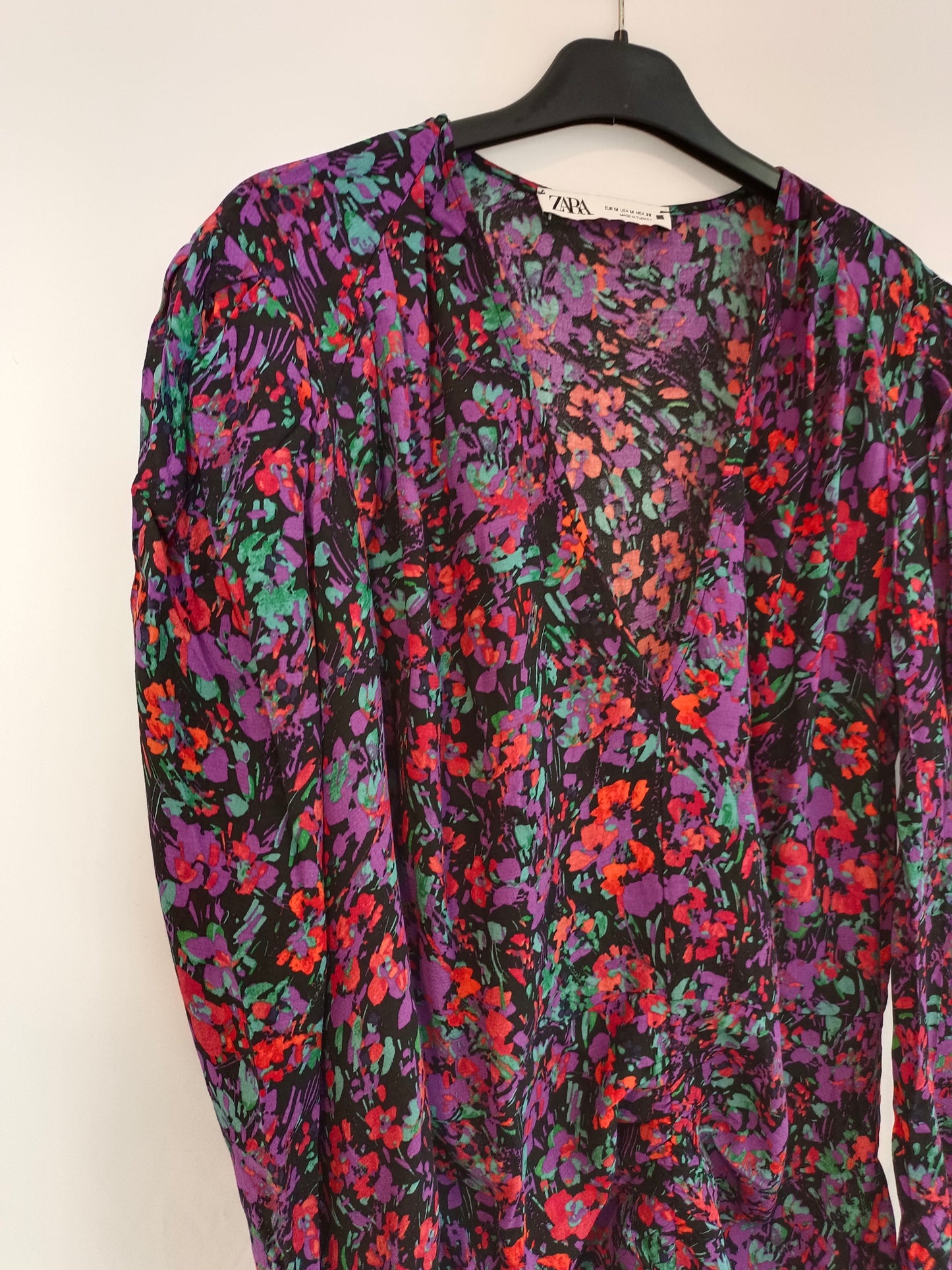 ZARA. Vestido negro flores T.m