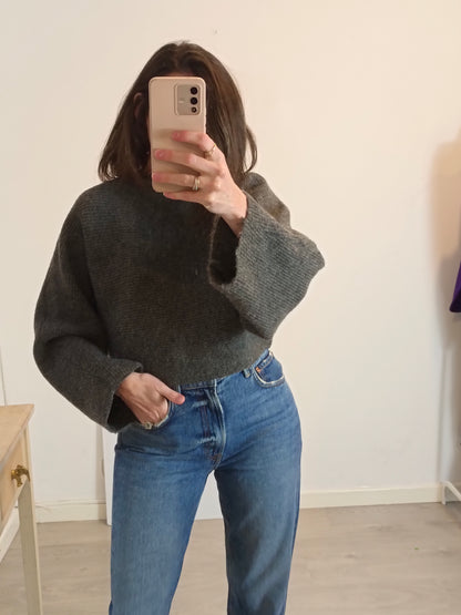COMMENSE. Grey Tm back sweater