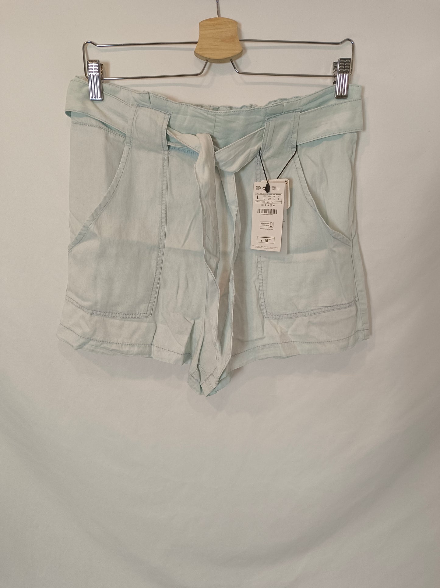 STRADIVARIUS. Pantalón corto denim T.l