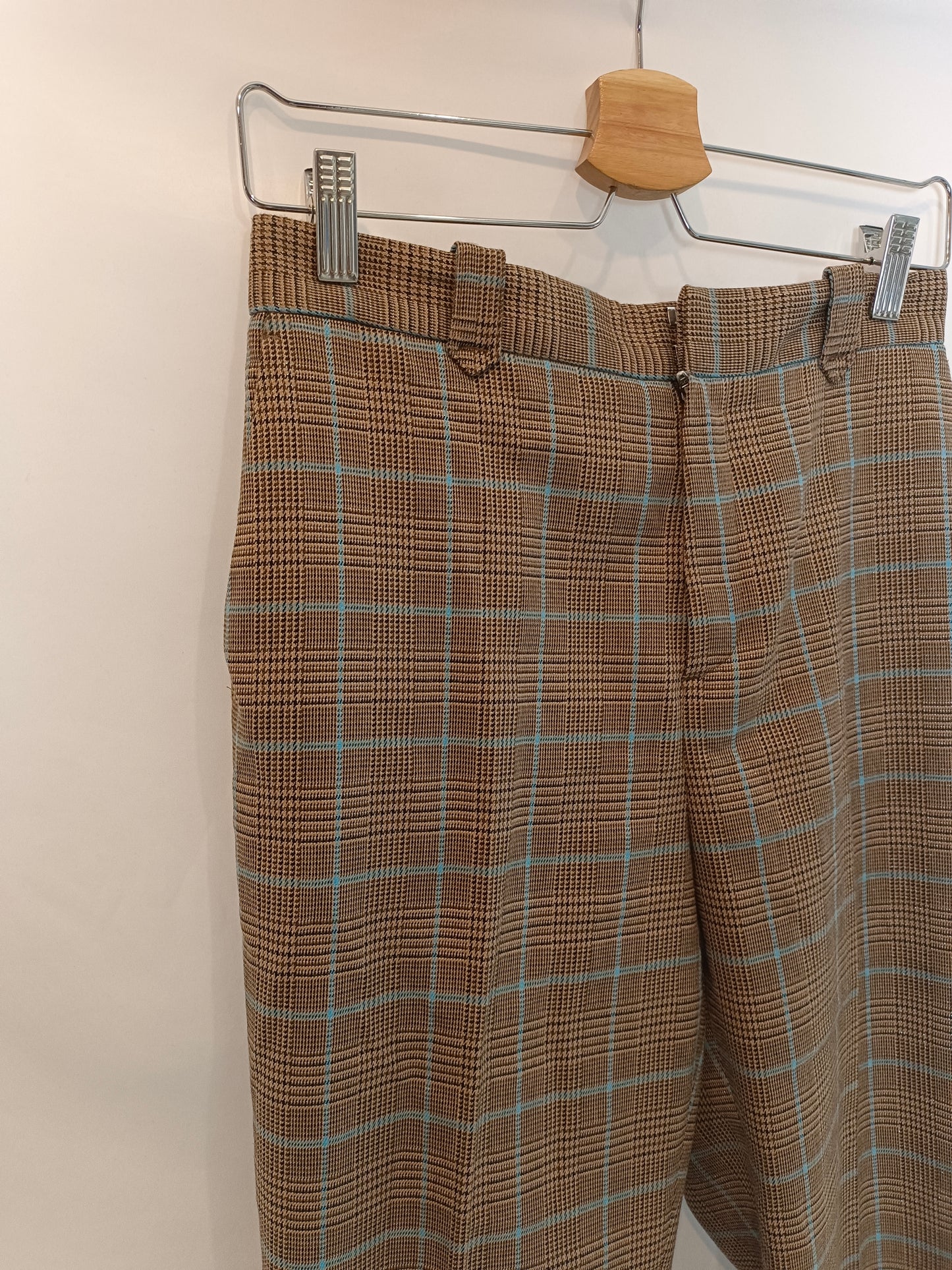 SCALPERS. Checkered trousers with thread detailing Ts