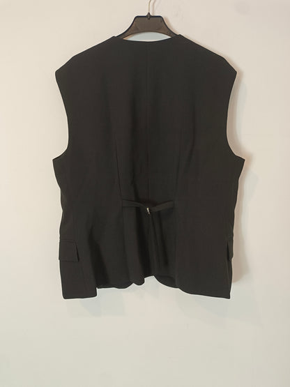 ZARA. Chaleco negro  abotonado  T.xxl