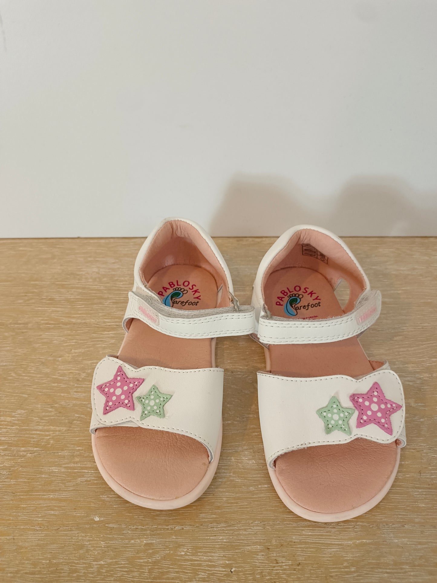 PABLOSKY. sandalias blancas piel T.23