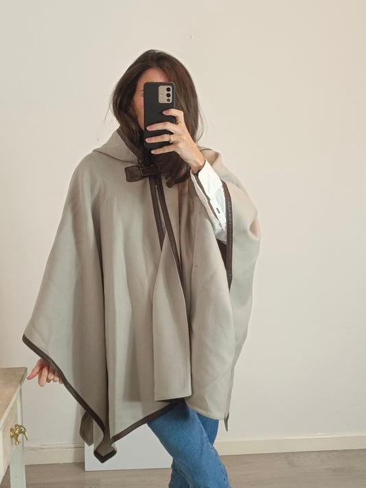 ZARA. Capa color topo capucha. T M