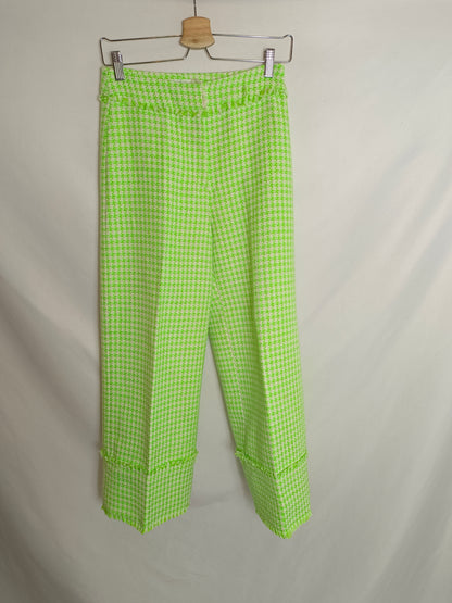 MANGO. Pantalón tweed verde y beige T.36
