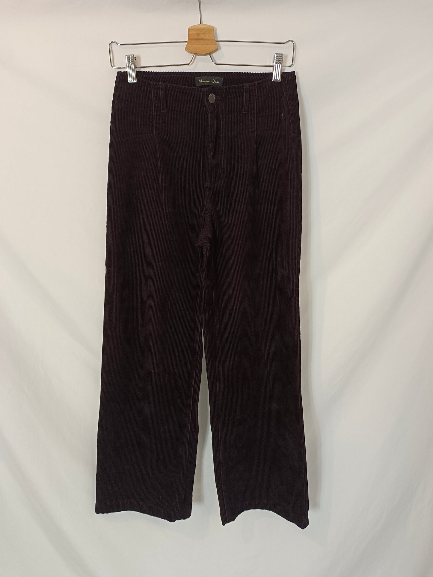MASSIMO DUTTI. Pantalón burdeos pana T.36