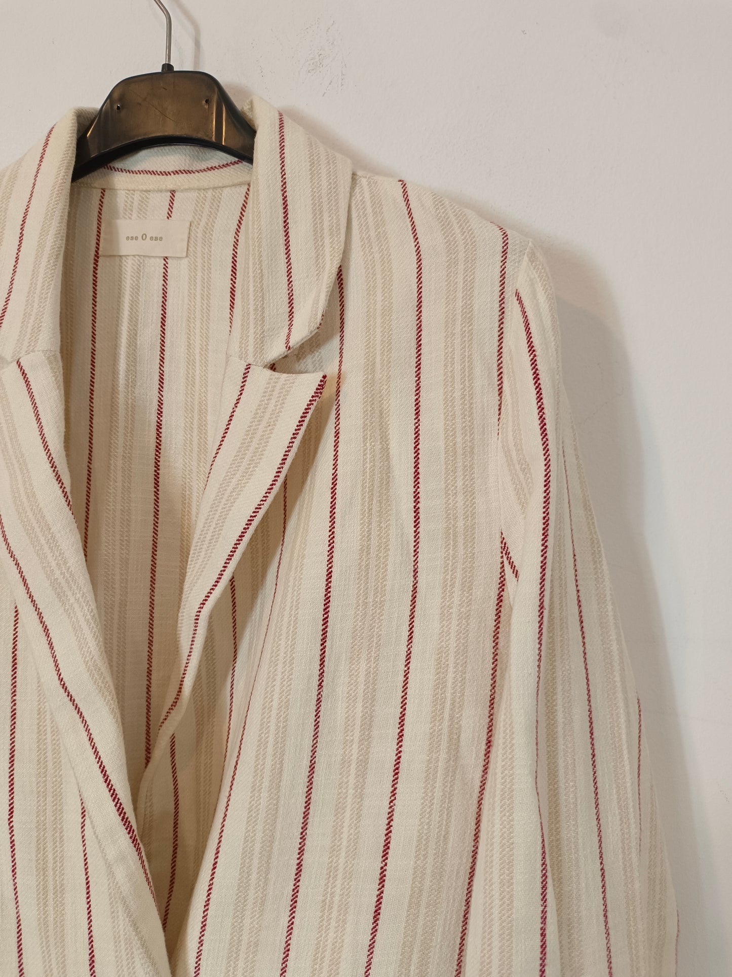 THAT ONE OR THAT ONE. Beige cotton blazer with T-stripes