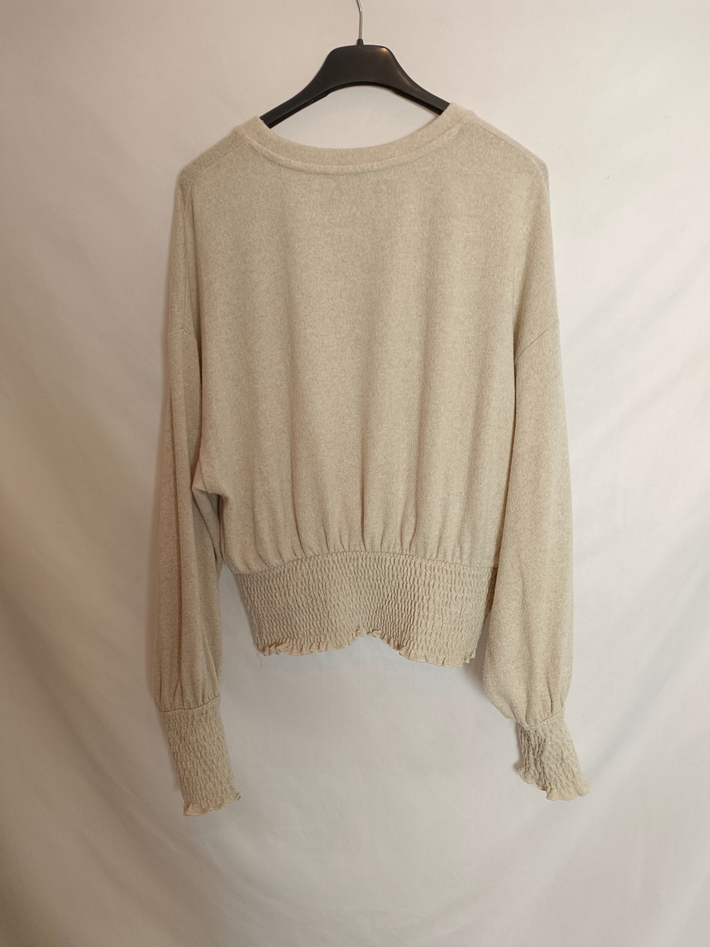 BERSHKA. Beige honeycomb Ts sweater