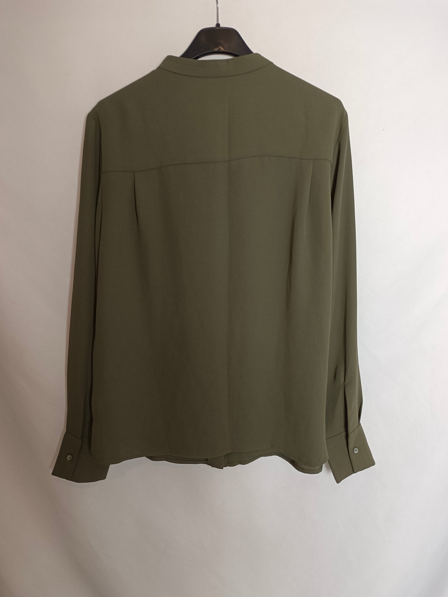 MANGO. Flowy green blouse Tm