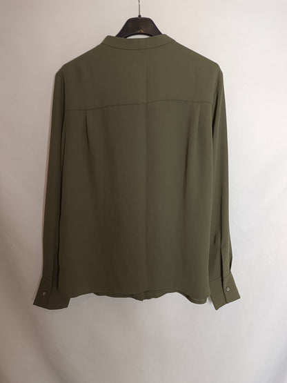 MANGO. Flowy green blouse Tm