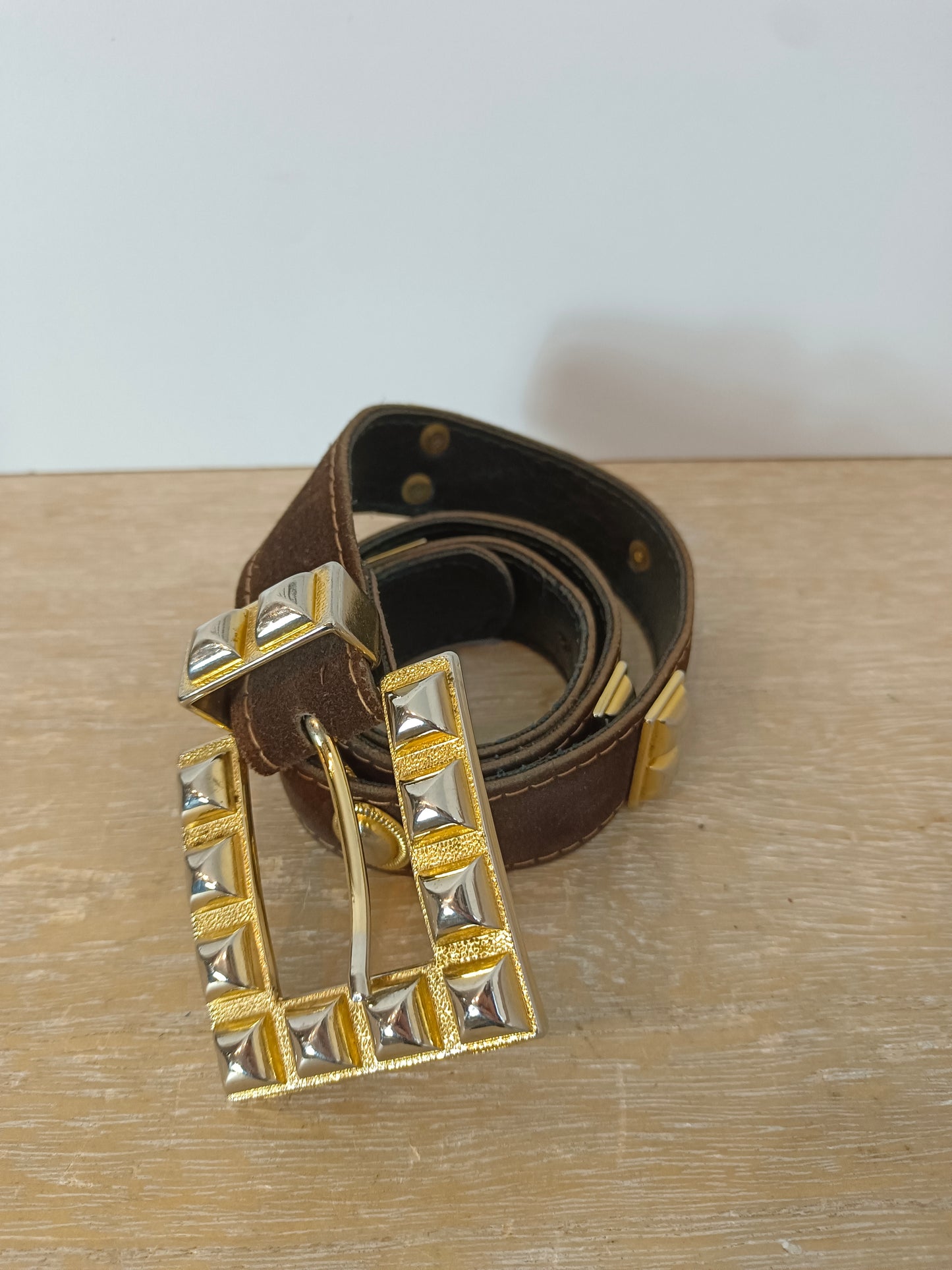 OTHERS. Brown belt with gold studs (TARA)