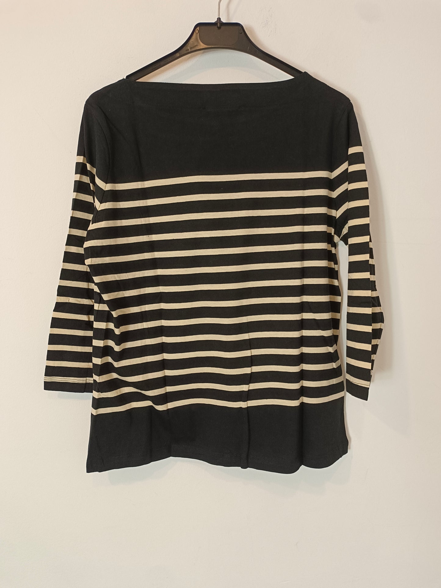 MANGO. Camiseta de rayas negra y blanca T.l