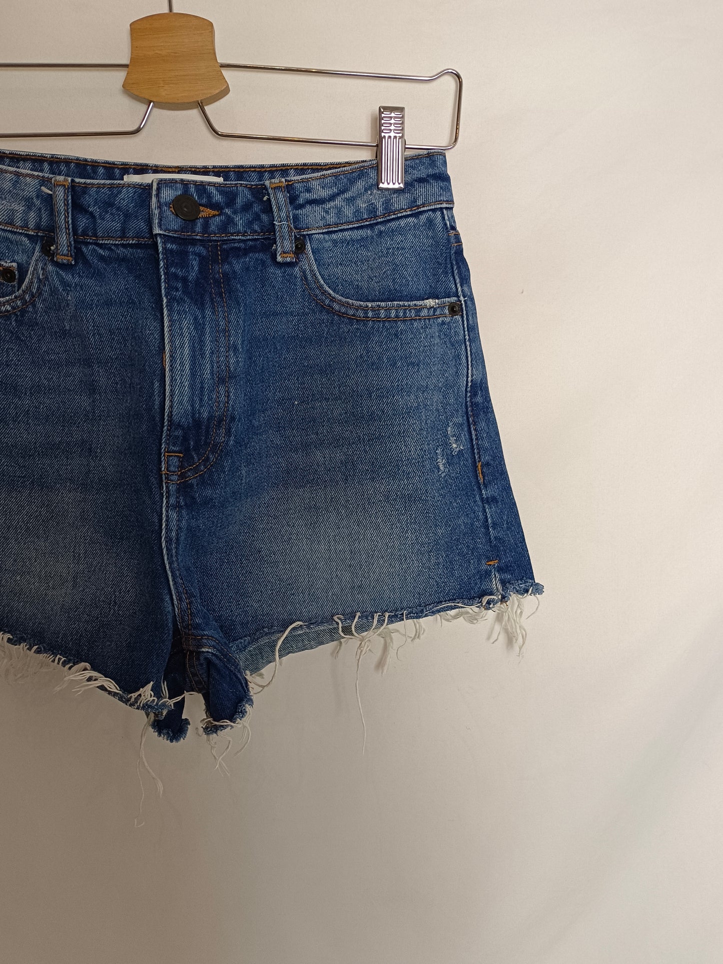 ZARA. Pantalón corto denim T.36