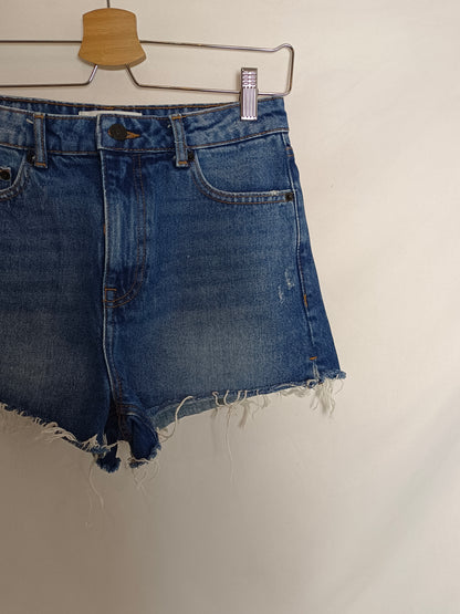 ZARA. Pantalón corto denim T.36