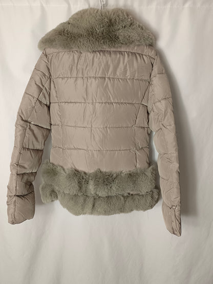 MINORITY. plumas beige con pelo T.m