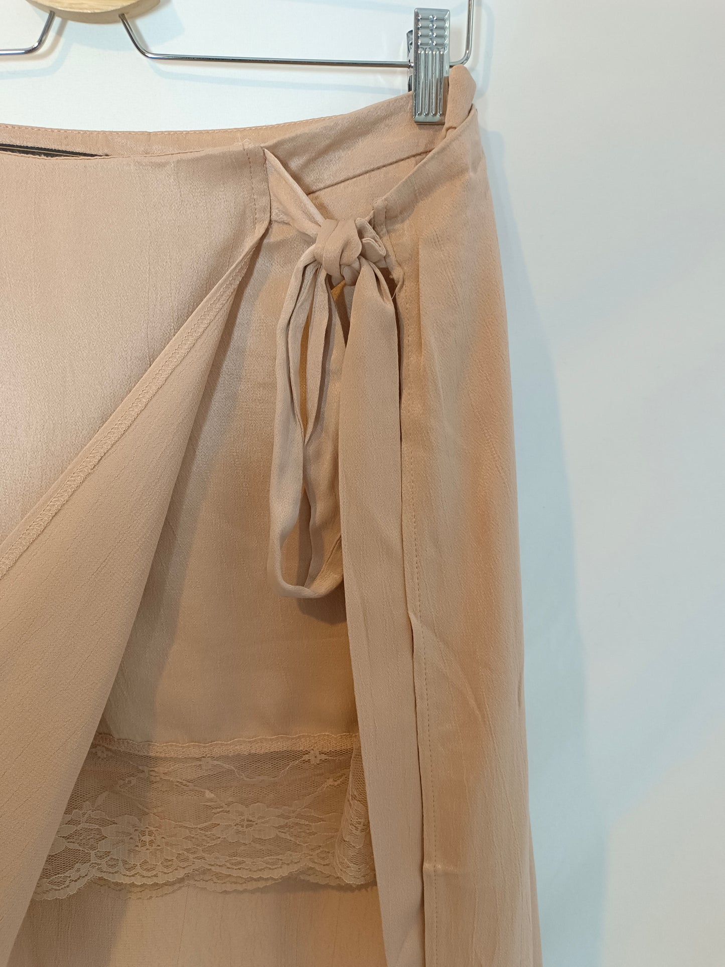 ZARA. Falda rosa satinada T.l