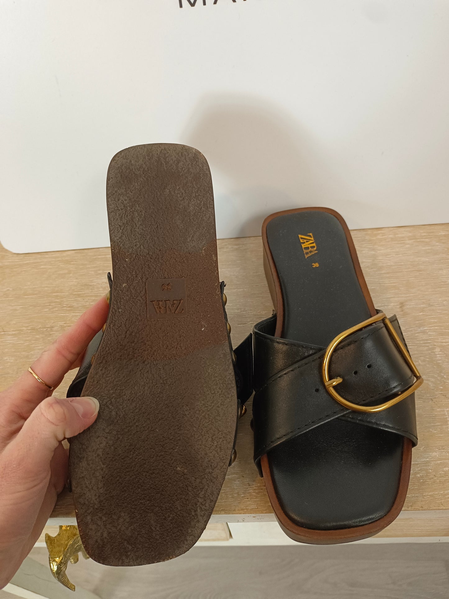 ZARA. Sandalias negras habilla T.36